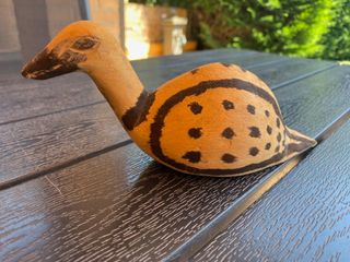 soprammobile a forma di volatile in legno