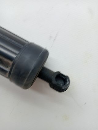 AMORTIGUADORES MALETERO / PORTON TOYOTA RAV4 (2)