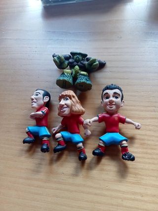 Lote 3 muñecos + 1 robot