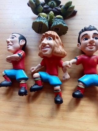 Lote 3 muñecos + 1 robot