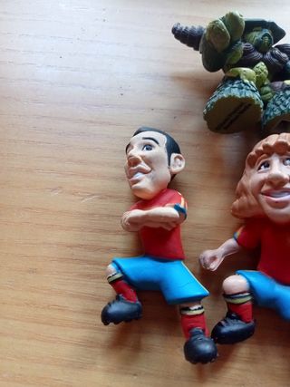 Lote 3 muñecos + 1 robot