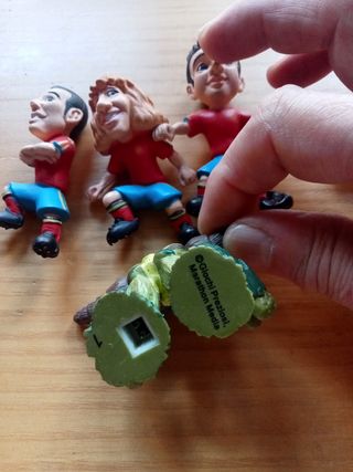 Lote 3 muñecos + 1 robot