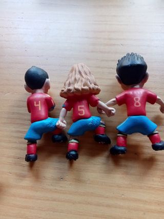 Lote 3 muñecos + 1 robot