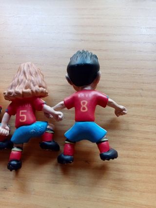 Lote 3 muñecos + 1 robot