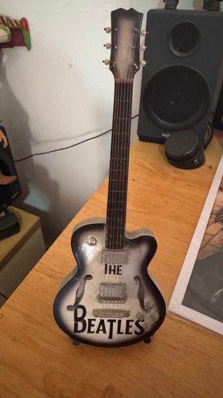 Guitarra Mini The Beatles
