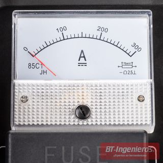 Cargador y arrancador de baterías 12 y 24 V. 500A