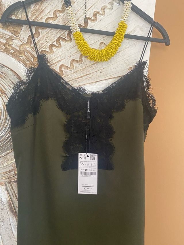 Top Stradivarius negro y verde oliva - Talla S