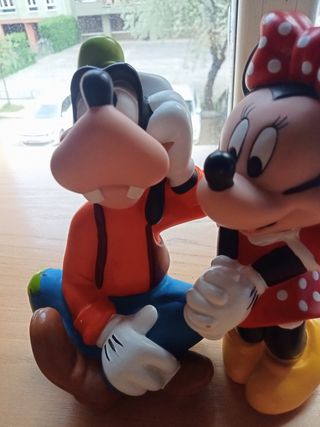 2 muñecos Disney y Joimy Piti