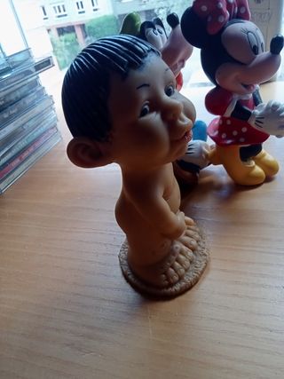 2 muñecos Disney y Joimy Piti