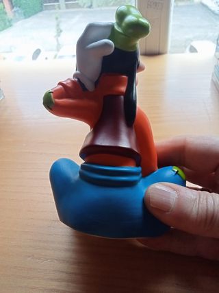 2 muñecos Disney y Joimy Piti