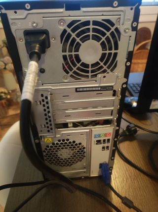 Ordenador de torre HP + Teclado y también impresor