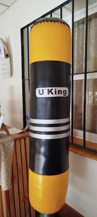 Saco de boxeo U,king y guantes boxeo 14oz TRNG