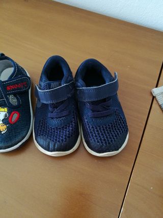 Scarpine bimbo Nike e Snoopy nr 20-21