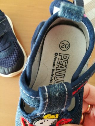 Scarpine bimbo Nike e Snoopy nr 20-21