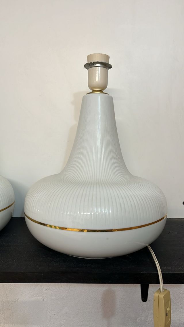 2 Lámparas mesa porcelana blanca-dorada