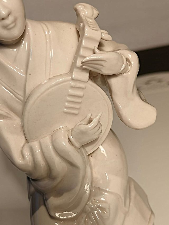 Statuina in ceramica bianca Donna giapponese