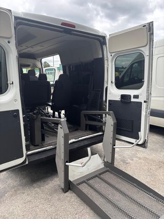 vehiculo adaptado para 9 plazas + silla de ruedas