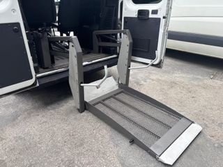 vehiculo adaptado para 9 plazas + silla de ruedas