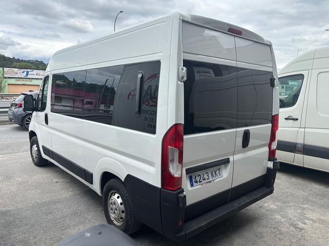 vehiculo adaptado para 9 plazas + silla de ruedas