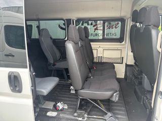 vehiculo adaptado para 9 plazas + silla de ruedas