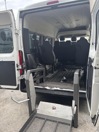 vehiculo adaptado para 9 plazas + silla de ruedas