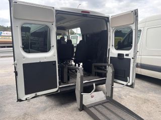 vehiculo adaptado para 9 plazas + silla de ruedas