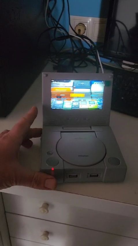 Raspberry Pi 4 PlayStation Mini Consola