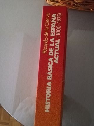 Historia Básica de la España Actual: (1800-1975) (Espejo de España , Vol. 8, Serie: La Historia Viva) (Espejo de España ; 8 : Serie La historia viva) (Spanish Edition)