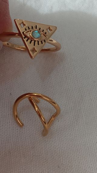 Anillo de plata con zircon azul marino