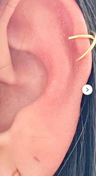 Anillo de plata con zircon azul marino