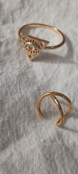 Anillo de plata con zircon azul marino