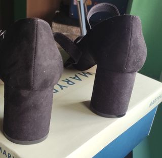 Zapatos tacón negro