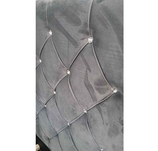 Cama matrimonial en terciopelo gris