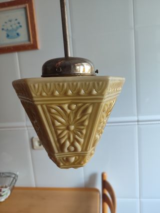 Antigua lámpara techo modernista