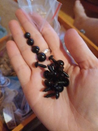 Ojos negros manualidades (24 unid)