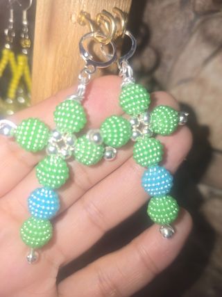 Pendientes multicolor a 4 euros cada uno