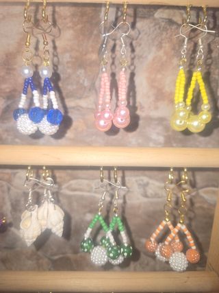 Pendientes multicolor a 4 euros cada uno