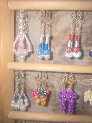 Pendientes multicolor a 4 euros cada uno