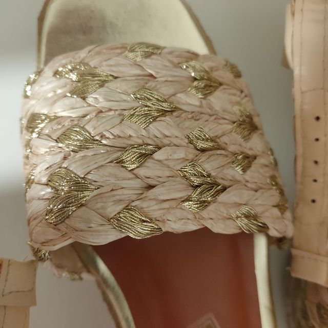 Sandalias cuña esparto doradas
