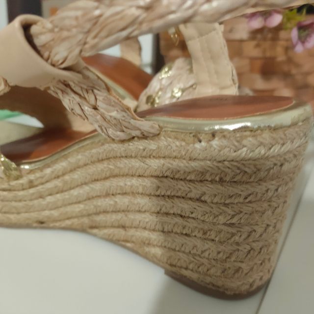 Sandalias cuña esparto doradas