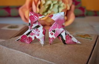 Pendientes de origami pajarita