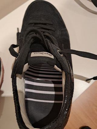 Zapatillas Pepe Jeans negras.