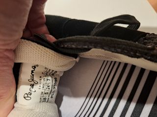 Zapatillas Pepe Jeans negras.