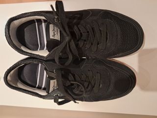 Zapatillas Pepe Jeans negras.