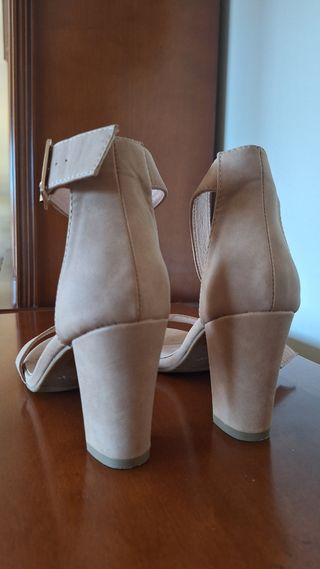 Tacones beige mujer - cómodos