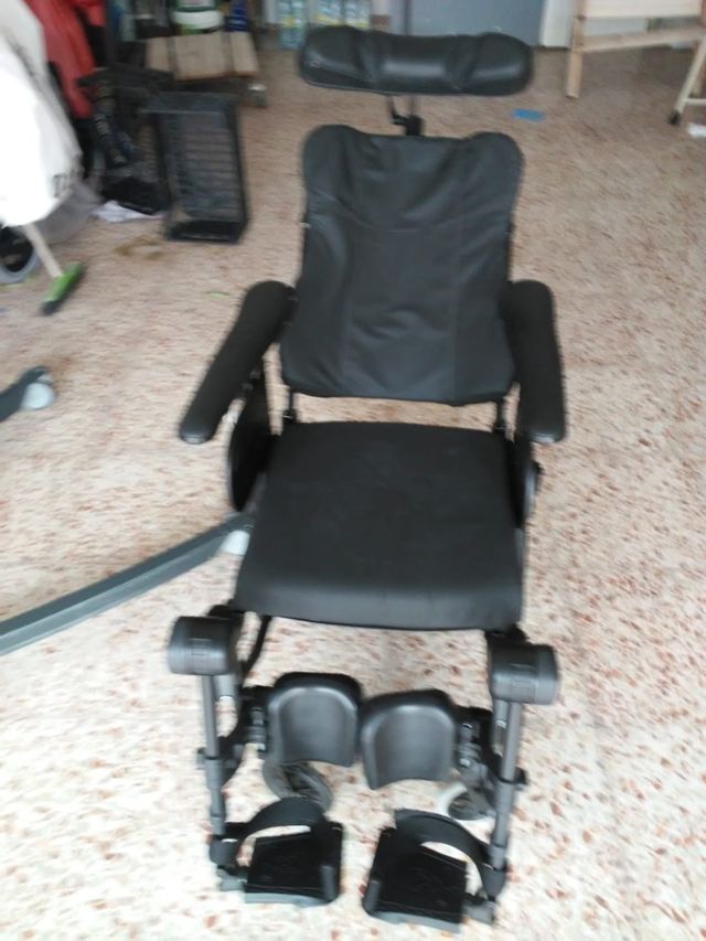 Silla de ruedas basculante