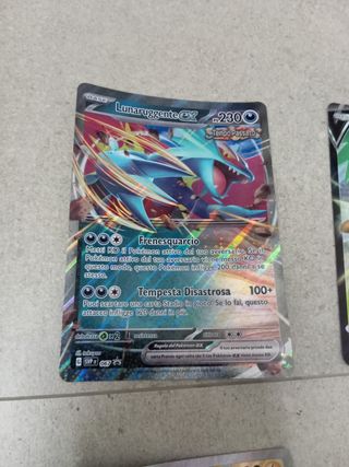 Carte Pokémon Gigantamax Pikachu VMAX & Electrode