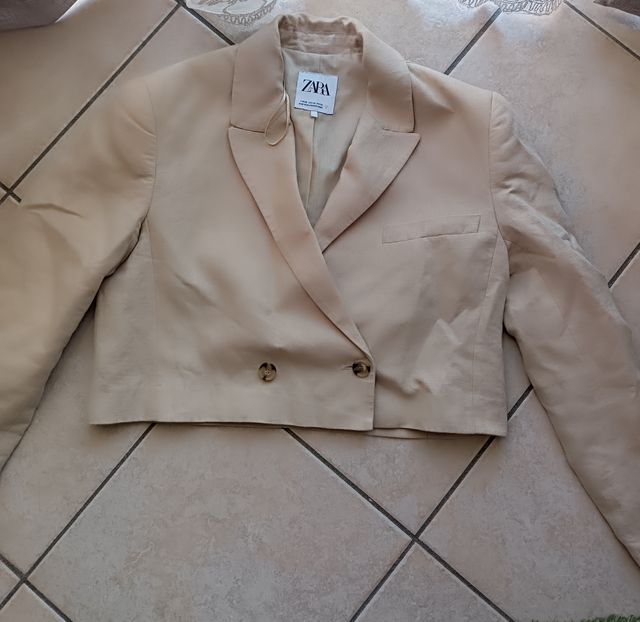Blazer Zara beige corto