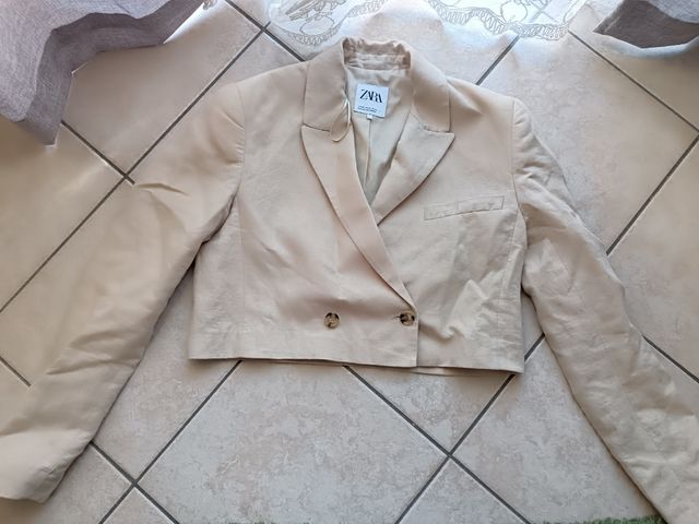 Blazer Zara beige corto