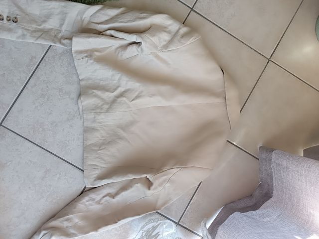 Blazer Zara beige corto